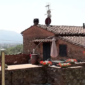 https://emma-e-adele-house.it-tuscanyhotel.com